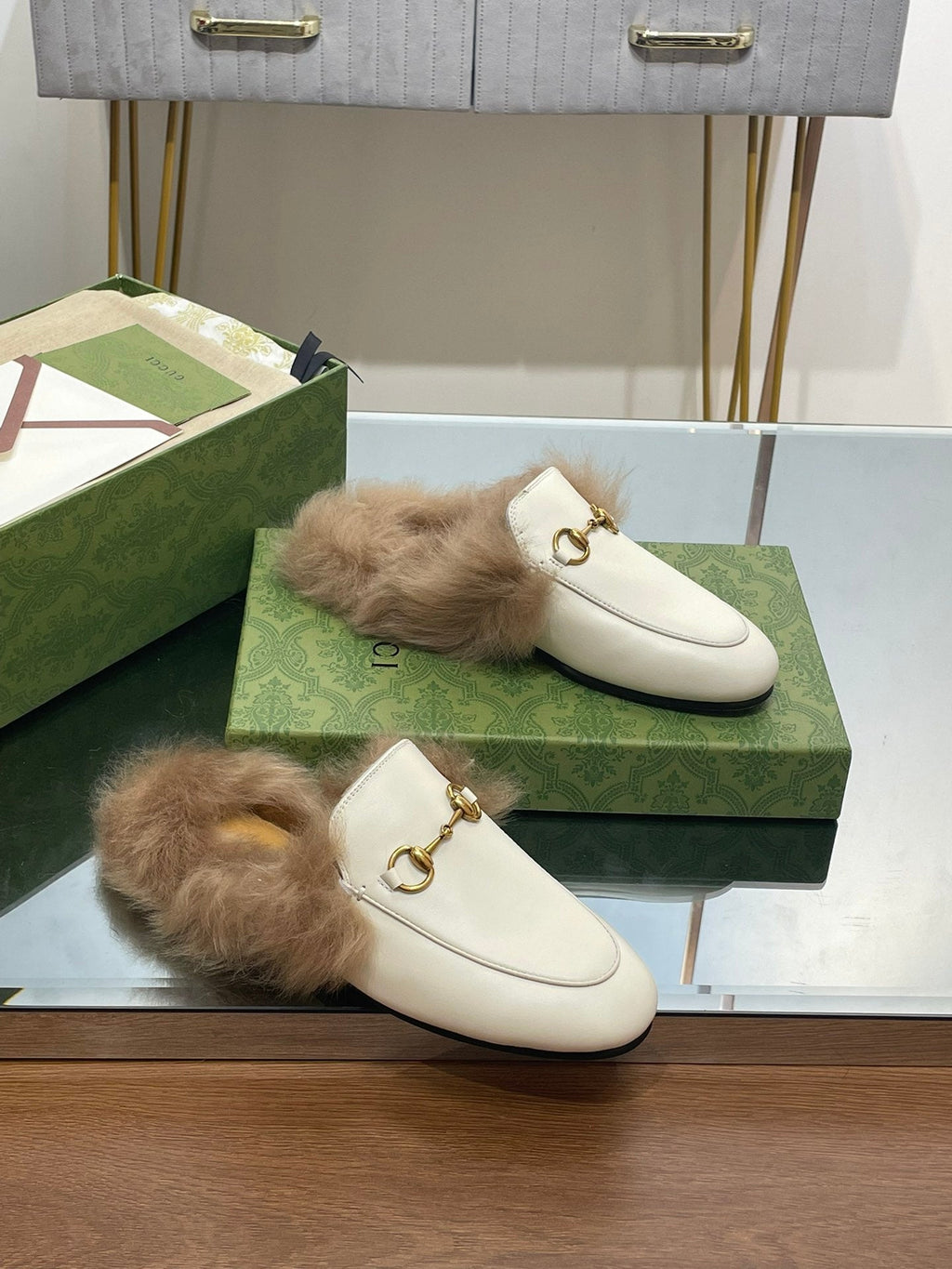 GUCCI HORSEBIT MULE IN WHITE CALFSKIN AND LAMB WOOL LINING