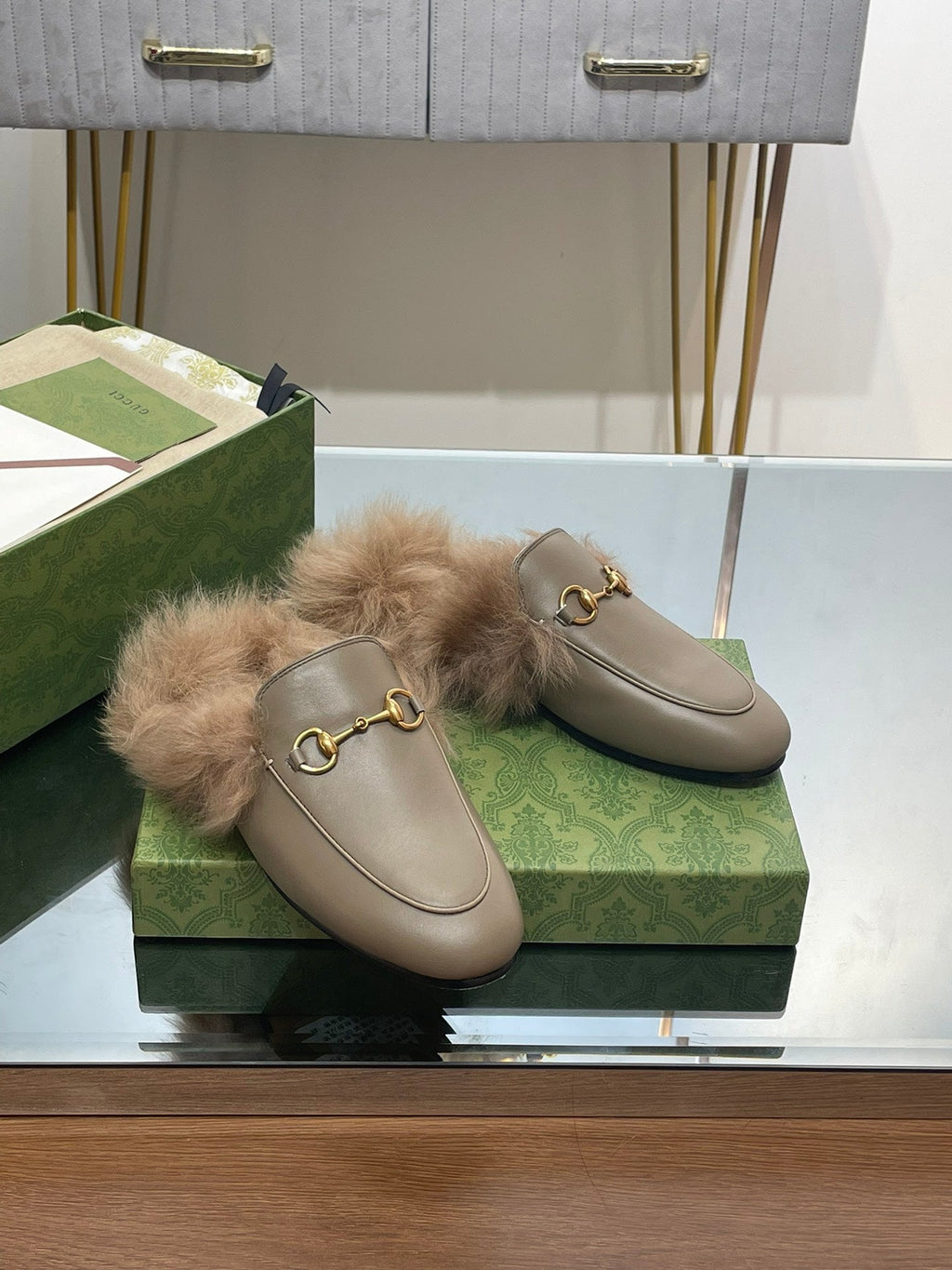 GUCCI HORSEBIT MULE IN PEANUT BROWN CALFSKIN AND LAMB WOOL LINING