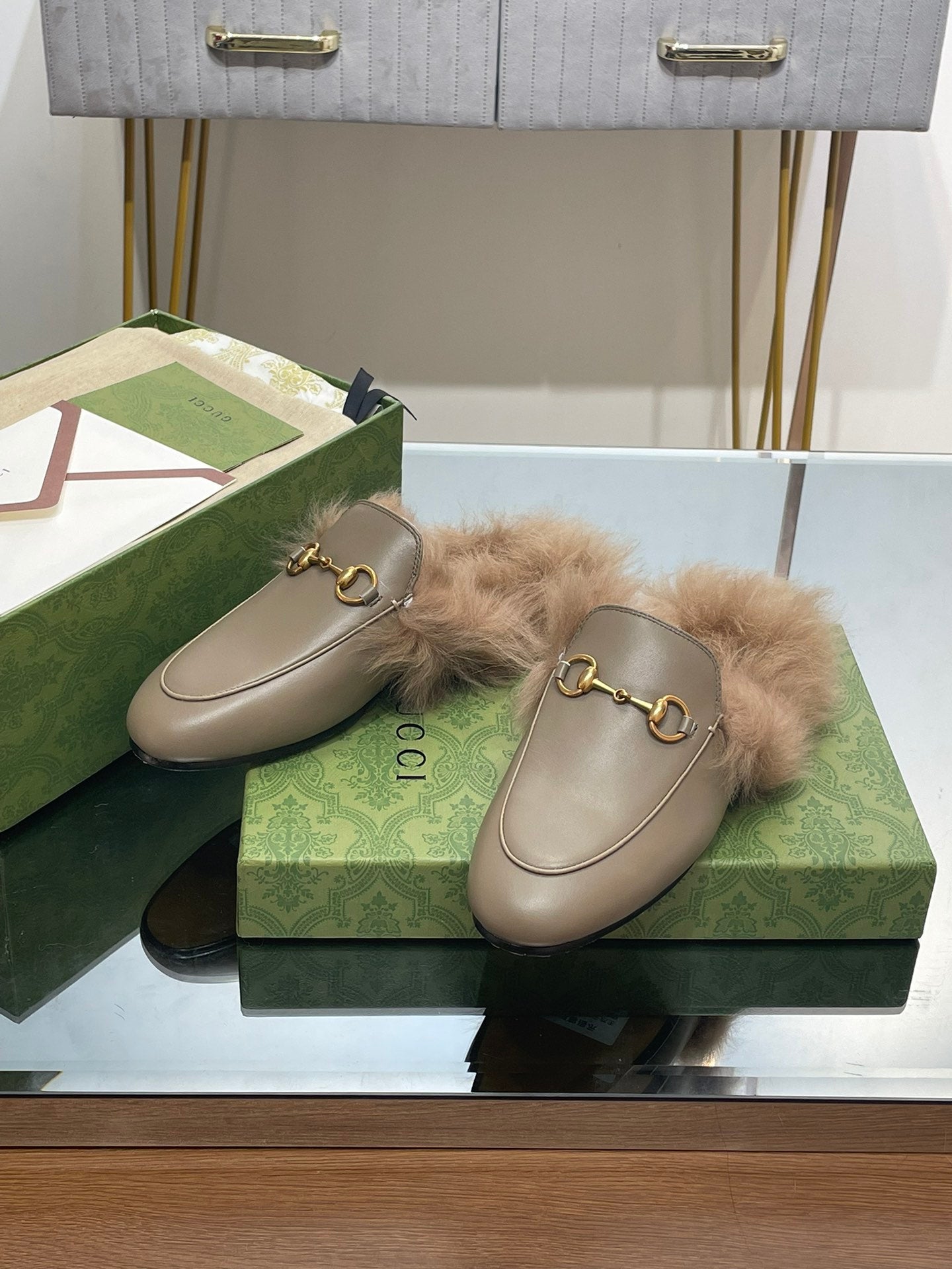GUCCI HORSEBIT MULE IN PEANUT BROWN CALFSKIN AND LAMB WOOL LINING