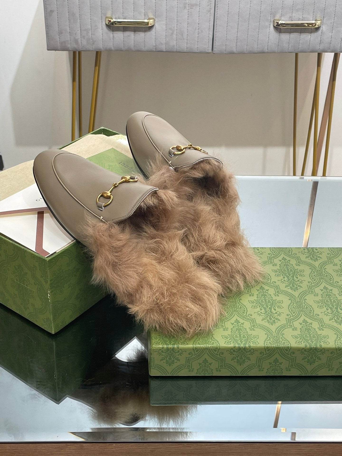 GUCCI HORSEBIT MULE IN PEANUT BROWN CALFSKIN AND LAMB WOOL LINING