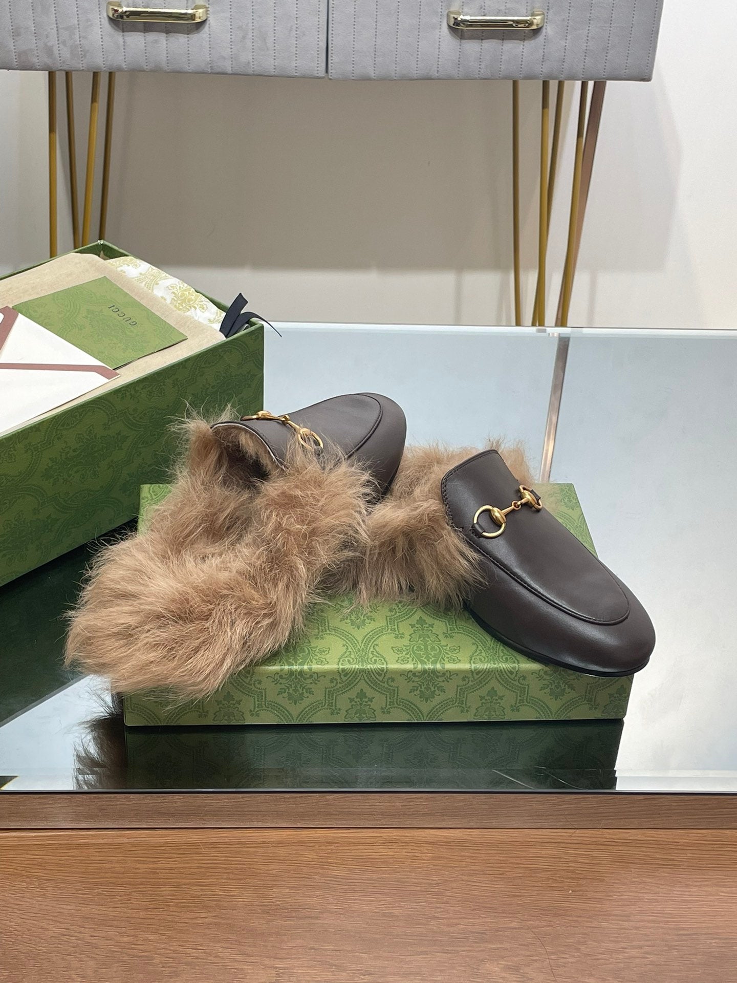 GUCCI HORSEBIT MULE IN MOCHA BROWN CALFSKIN AND LAMB WOOL LINING