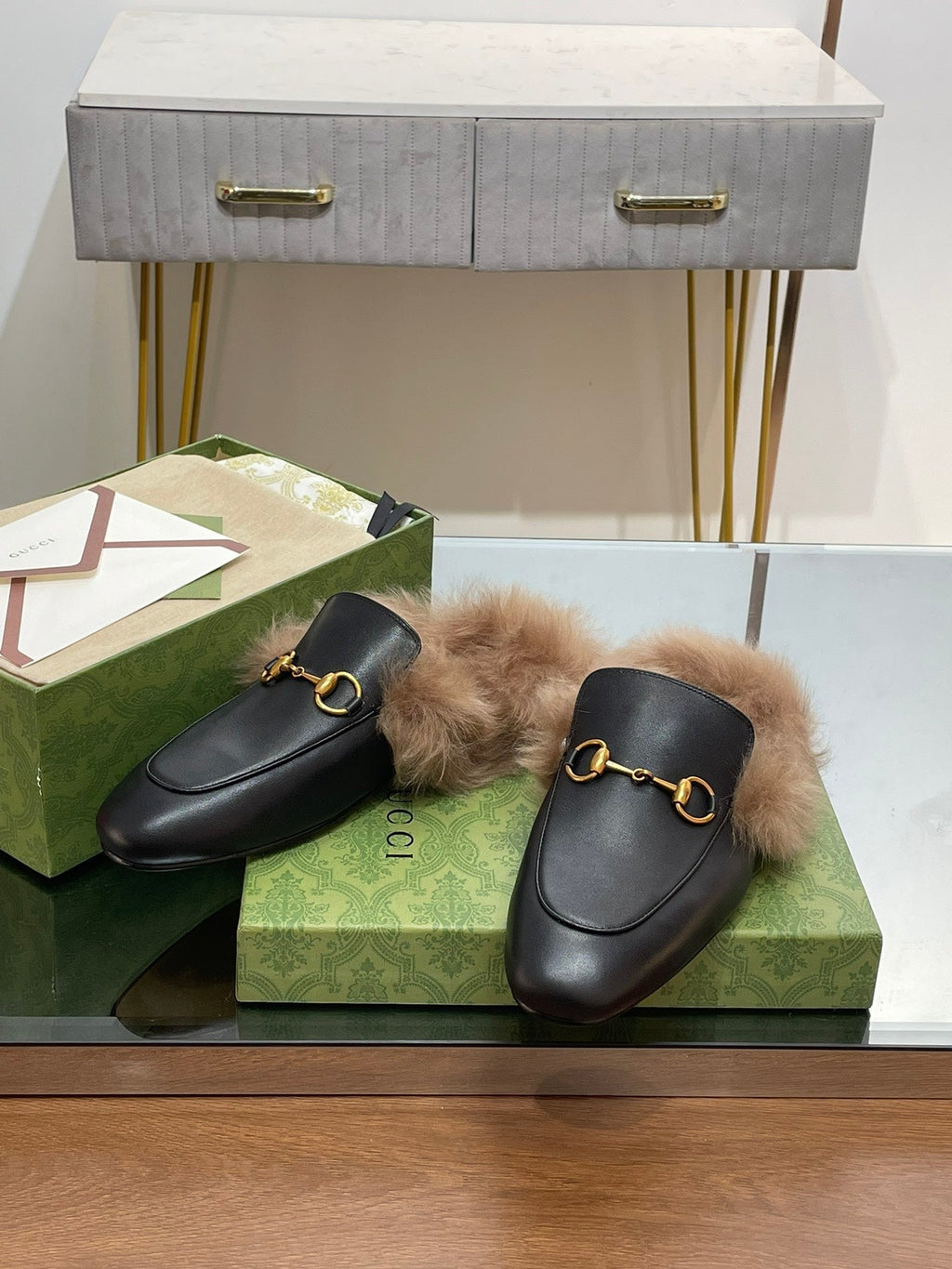 GUCCI HORSEBIT MULE IN BLACK CALFSKIN AND LAMB WOOL LINING