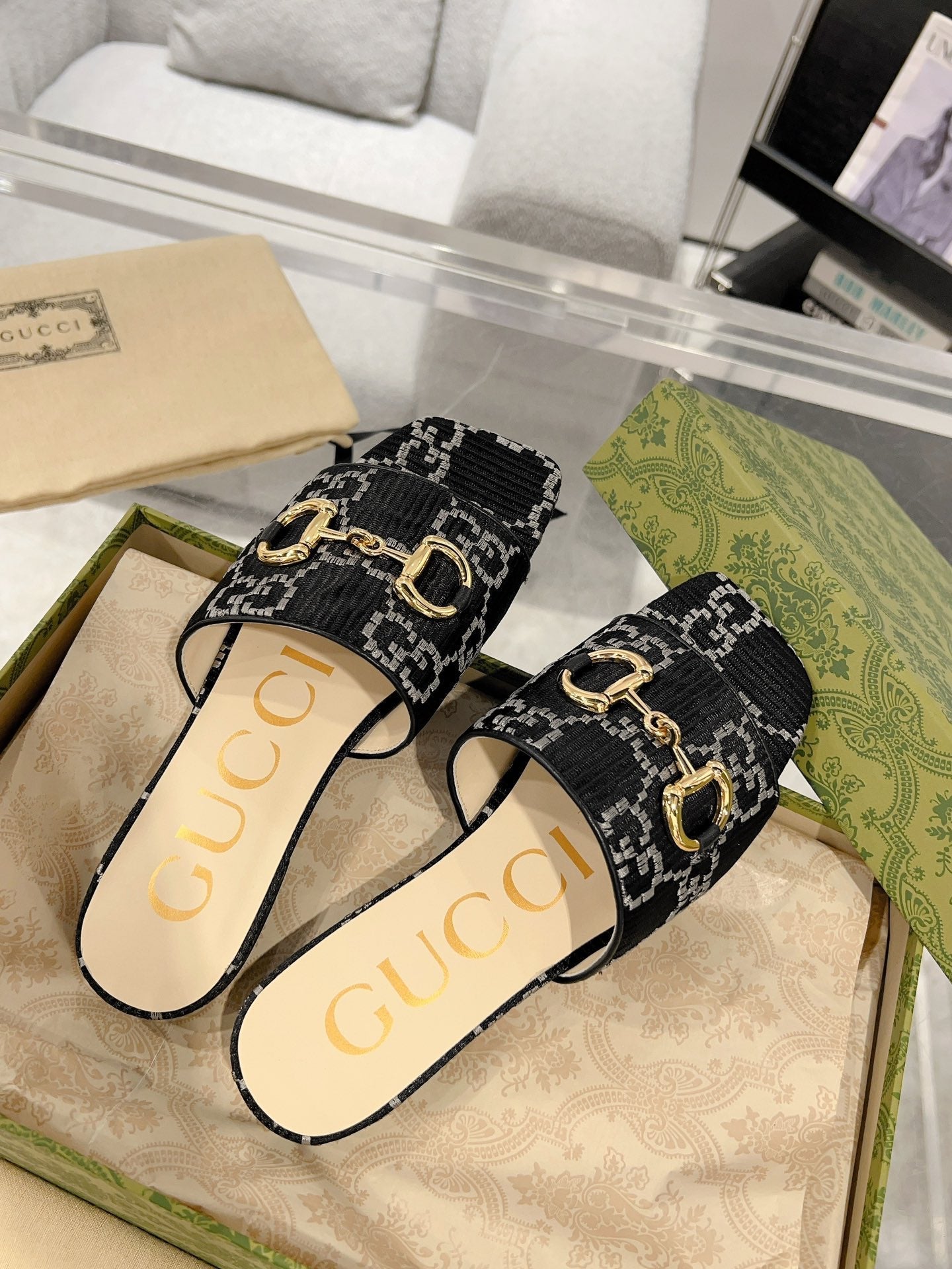 GUCCI CHUNKY SLIDE SANDAL BLACK CALFSKIN