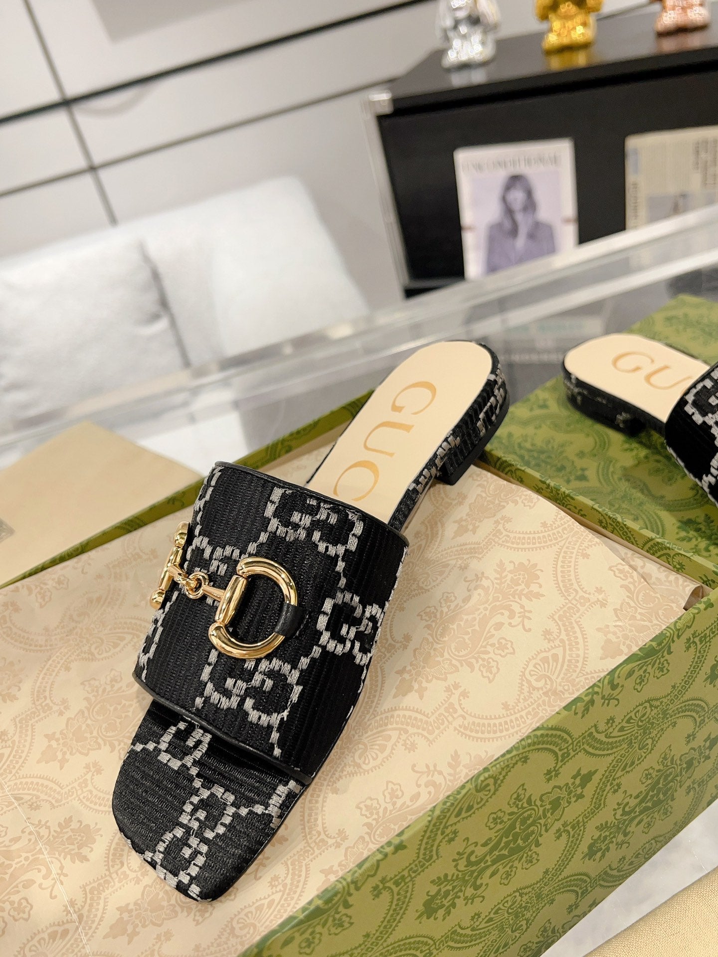 GUCCI CHUNKY SLIDE SANDAL BLACK CALFSKIN