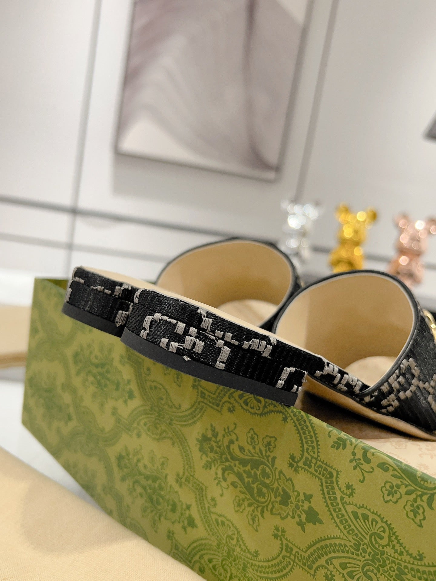 GUCCI CHUNKY SLIDE SANDAL BLACK CALFSKIN