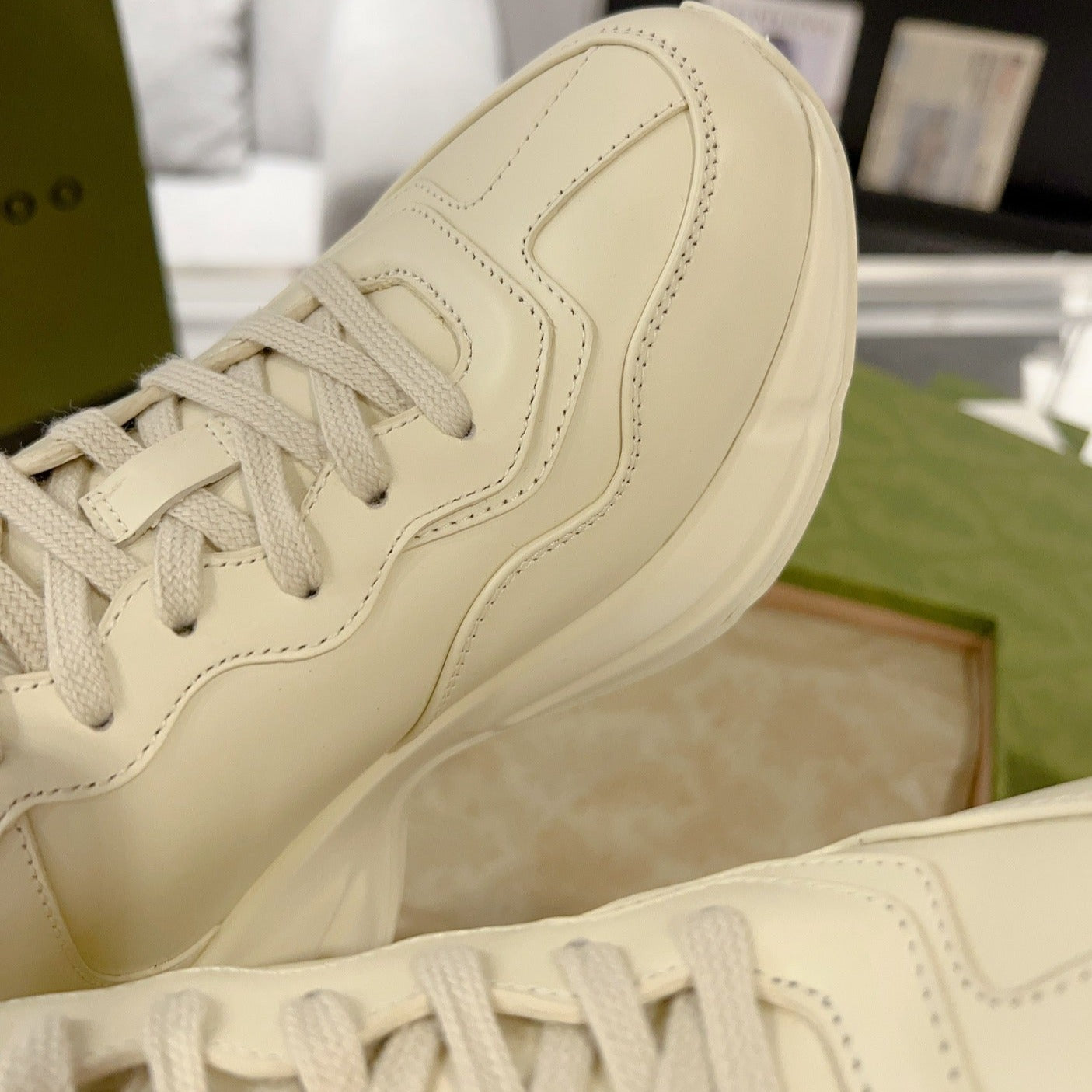 GUCCI Rhyton Trainer Leather White Pink
