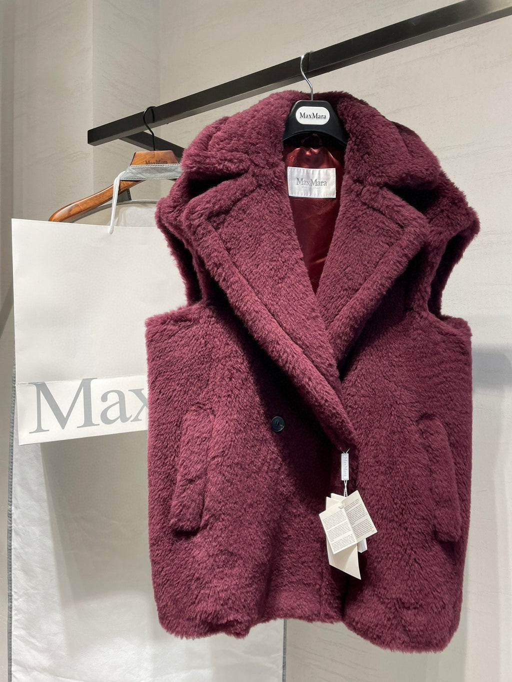 MAX MARA 25S SLEEVELESS TEDDY VEST 065