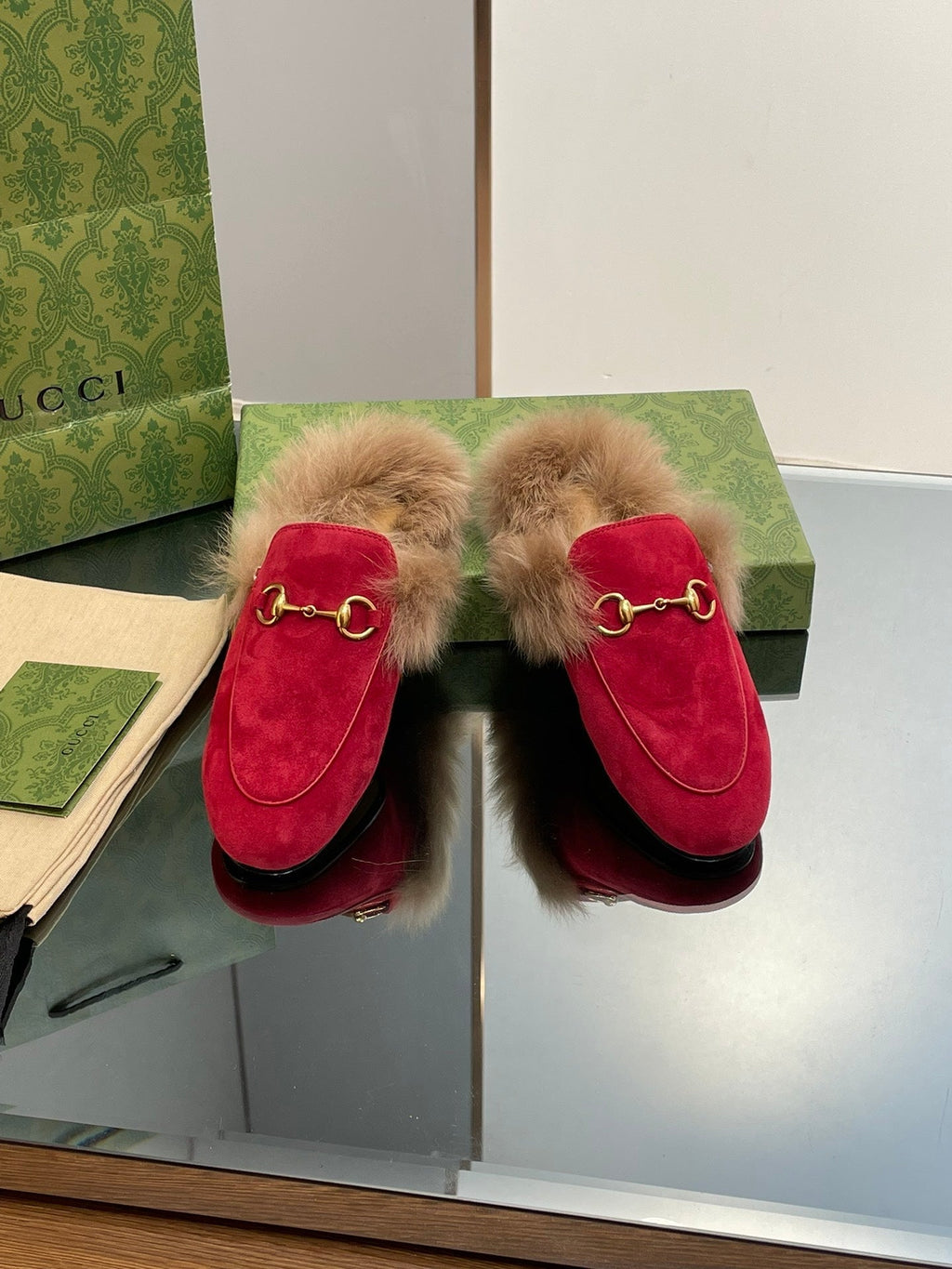 GUCCI HORSEBIT MULE IN CRIMSON RED SUEDE AND LAMB WOOL LINING