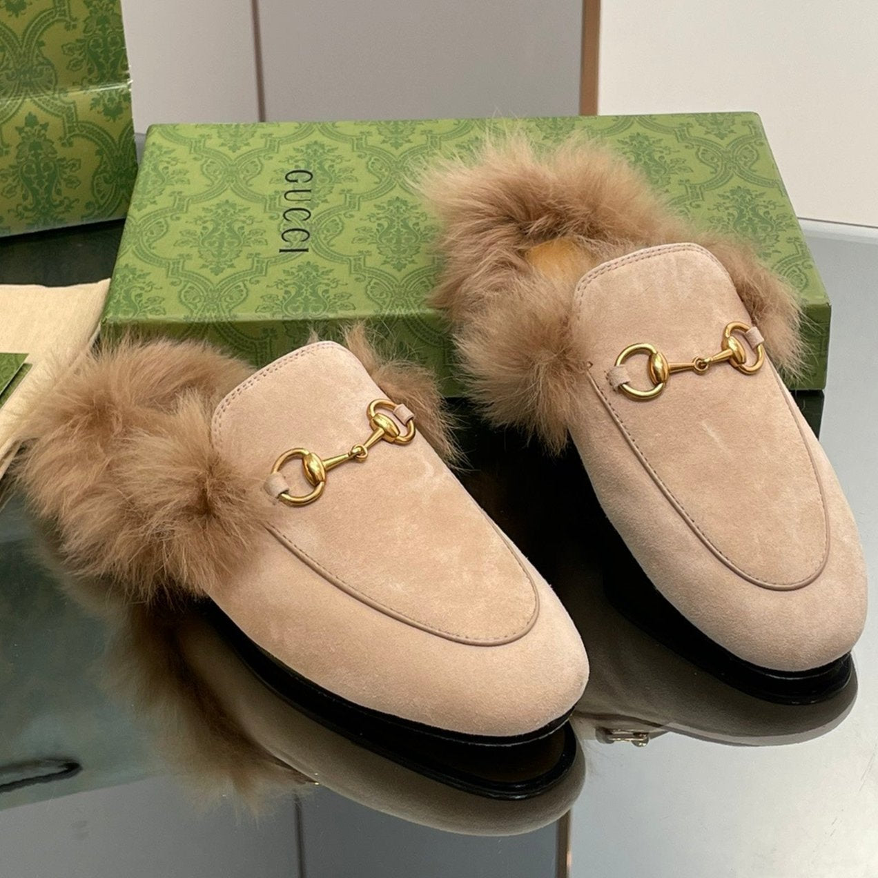 GUCCI HORSEBIT MULE IN TAN BROWN SUEDE AND LAMB WOOL LINING
