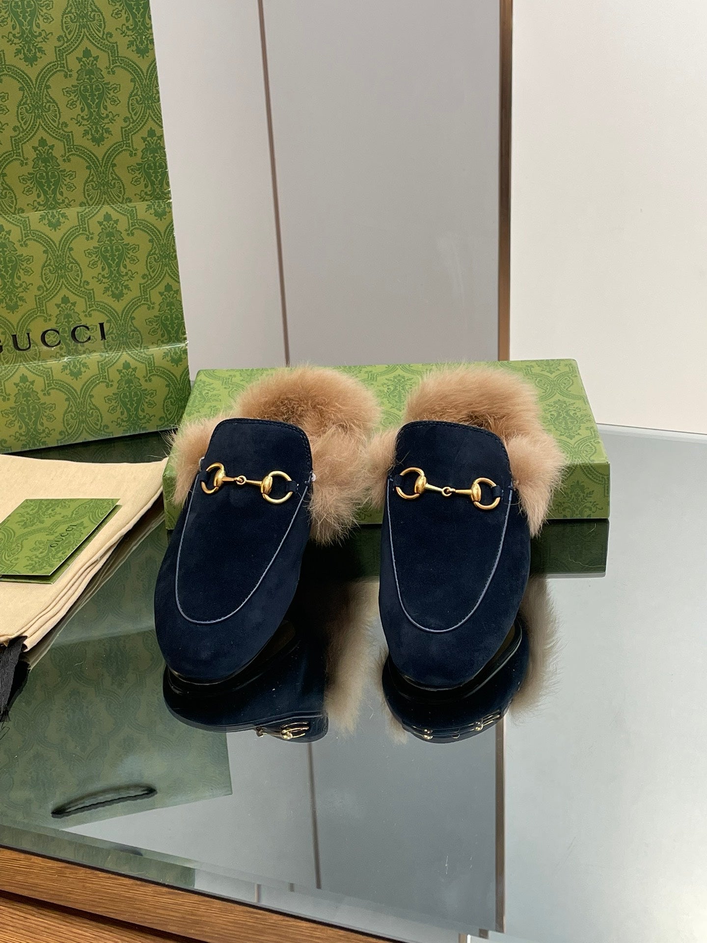GUCCI HORSEBIT MULE IN NAVY BLUE SUEDE AND LAMB WOOL LINING