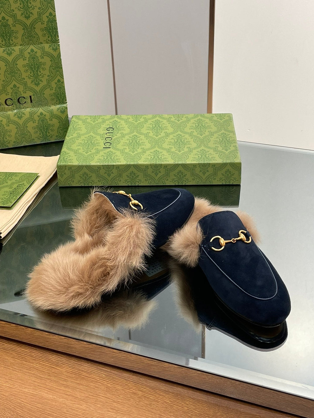 GUCCI HORSEBIT MULE IN NAVY BLUE SUEDE AND LAMB WOOL LINING