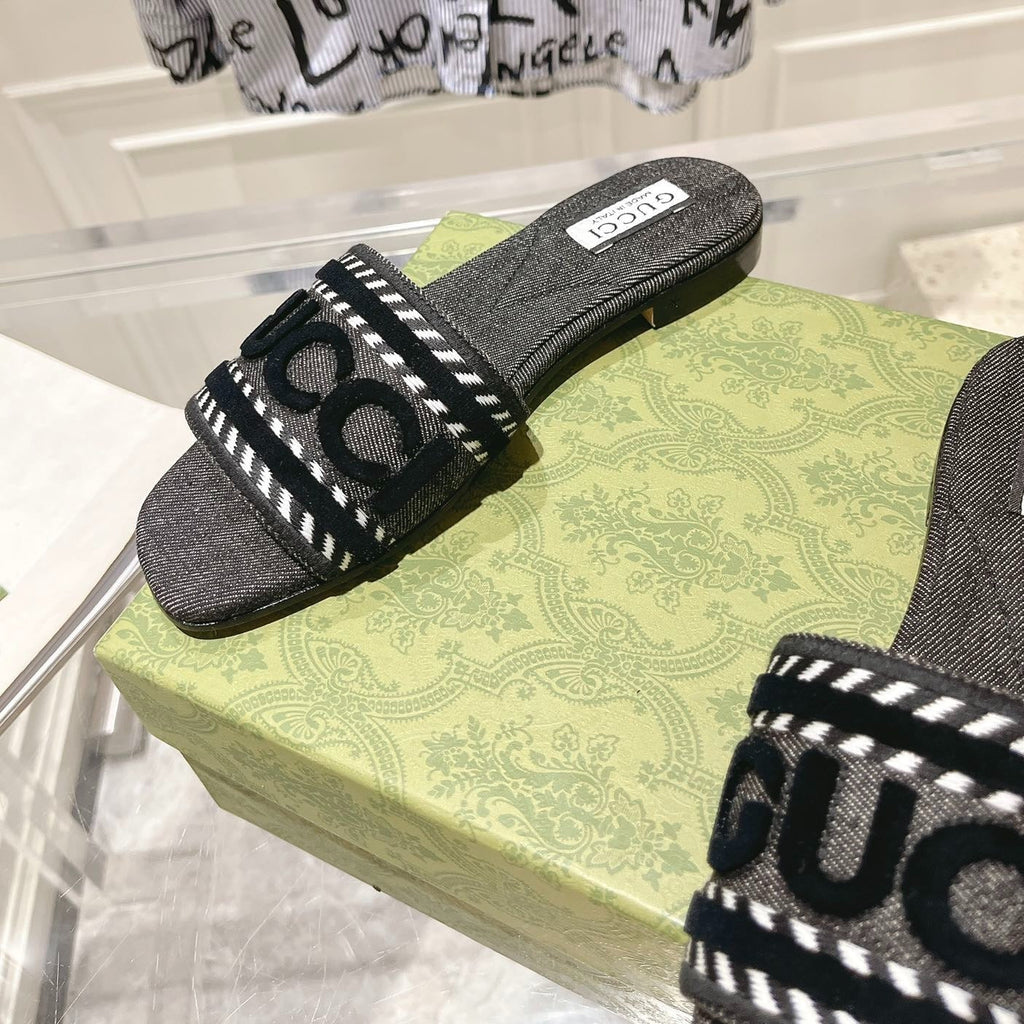 GUCCI Interlocking double G hollow slippers Black