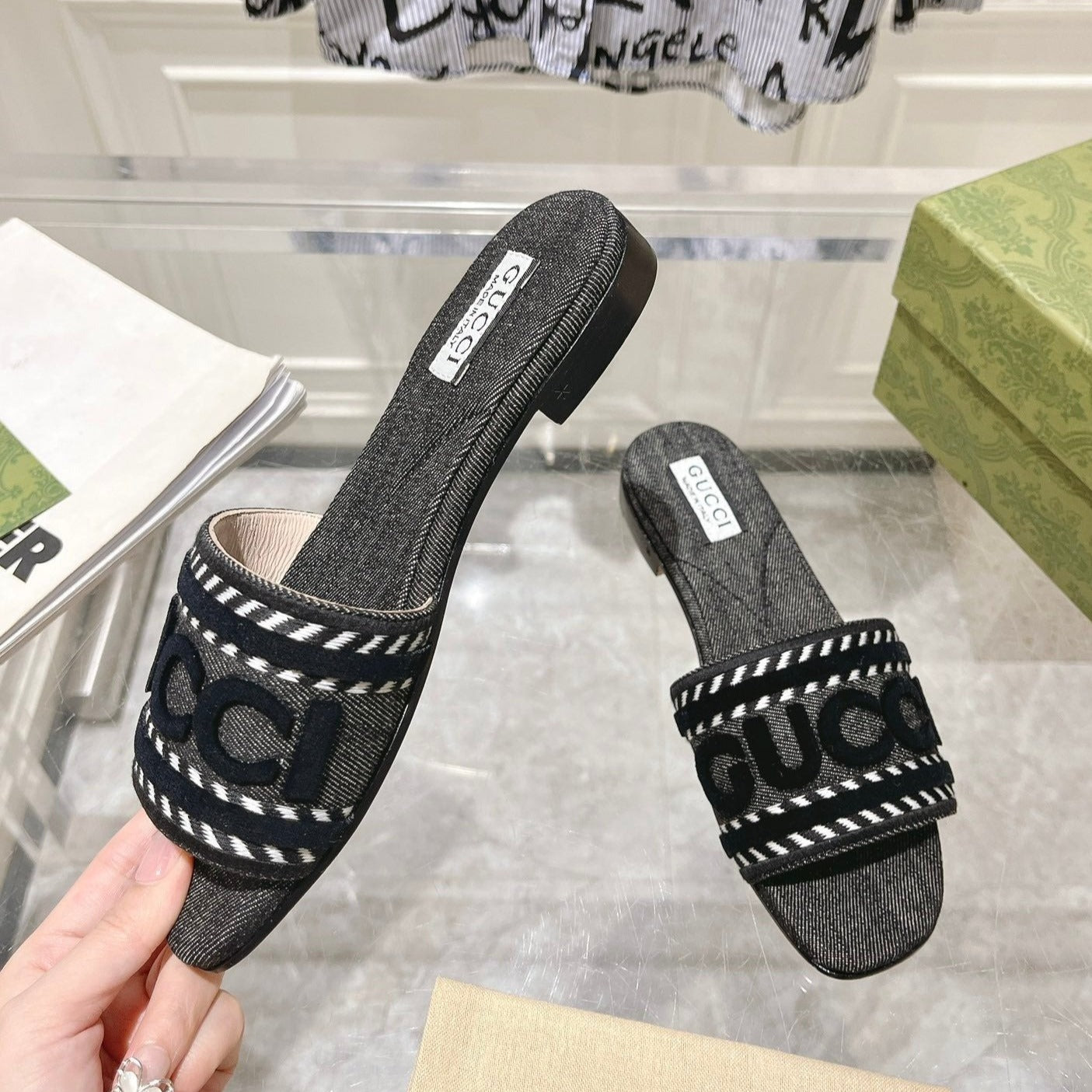 GUCCI Interlocking double G hollow slippers Black