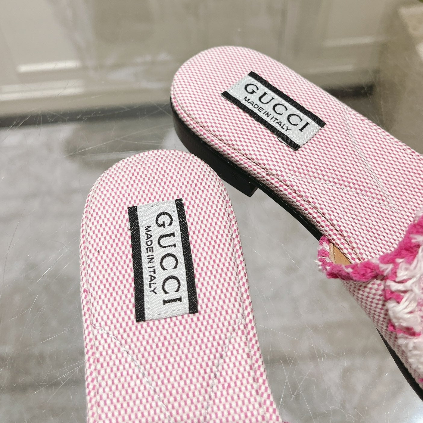 GUCCI Interlocking double G hollow slippers Neon pink