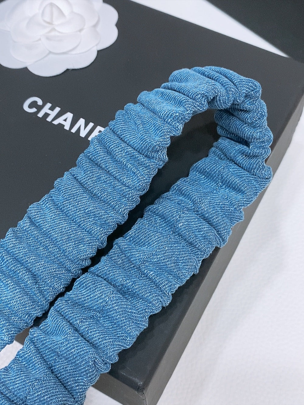 CHANEL DOUBLE C ELASTIC BELT 30MM IN BLUE DENIM GOLD CRYSTAL STAR EMBELLISHED BUCKLE