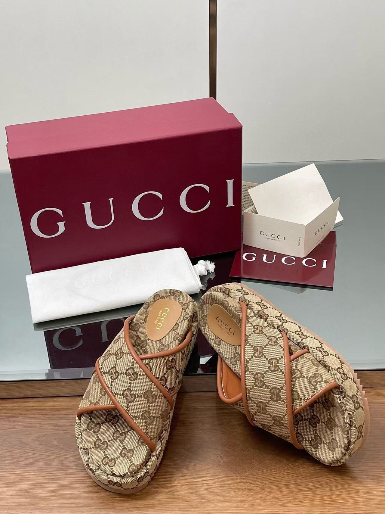 GUCCI PLATFORM SANDALS IN BEIGE AND DARK BROWN  CANVAS