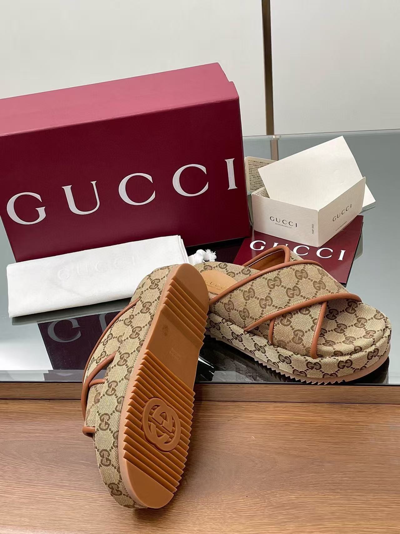 GUCCI PLATFORM SANDALS IN BEIGE AND DARK BROWN  CANVAS