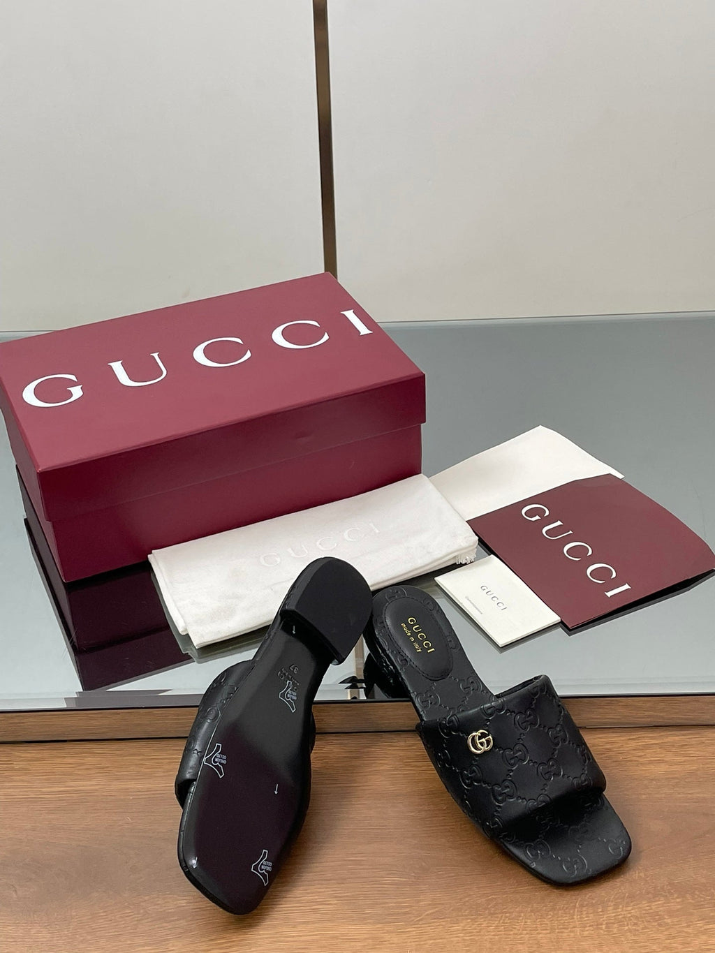 GUCCI DOUBLE G SANDALS IN BLACK IVORY CALFSKIN