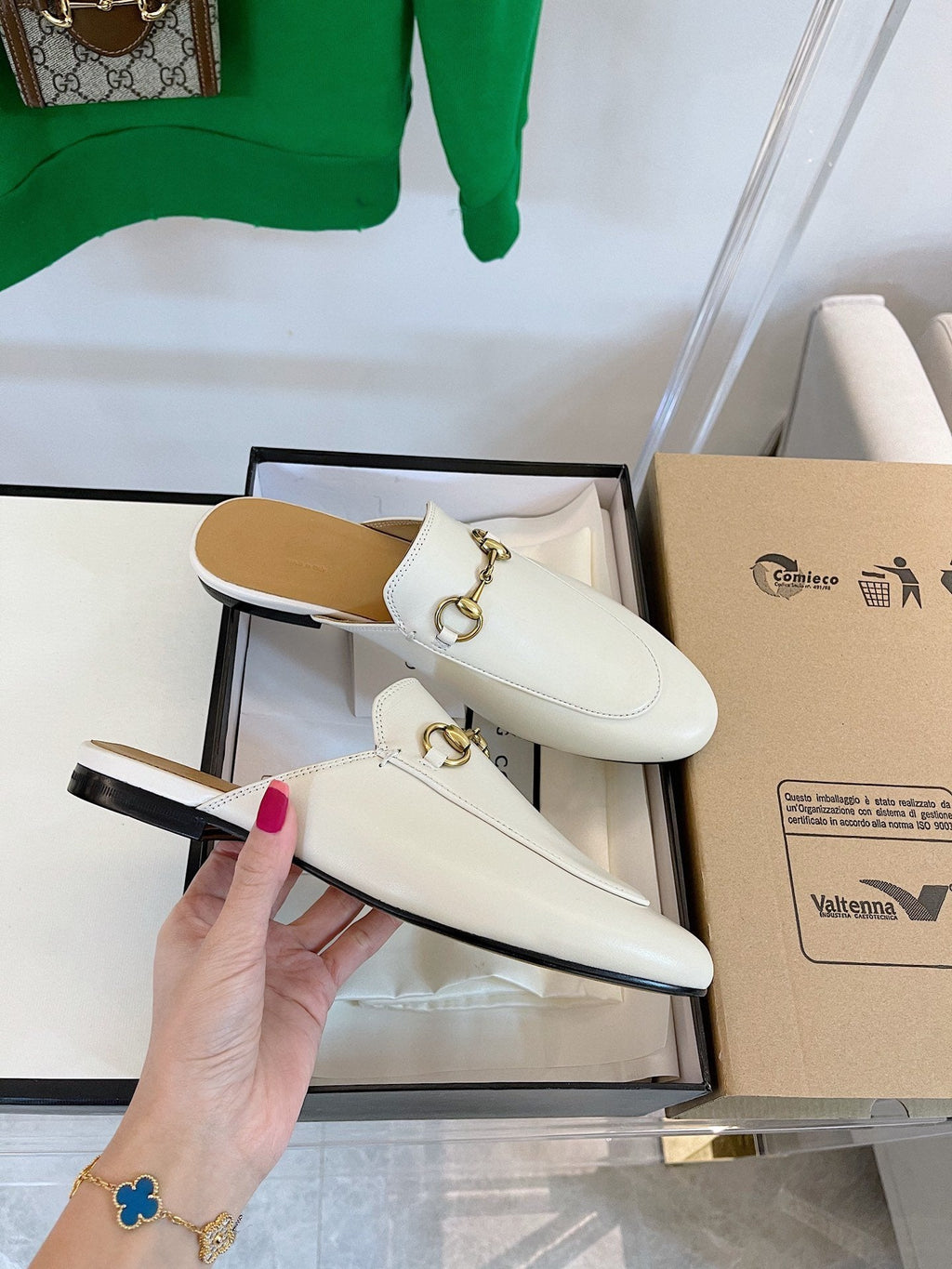 GUCCI SLIPPER MULES WHITE