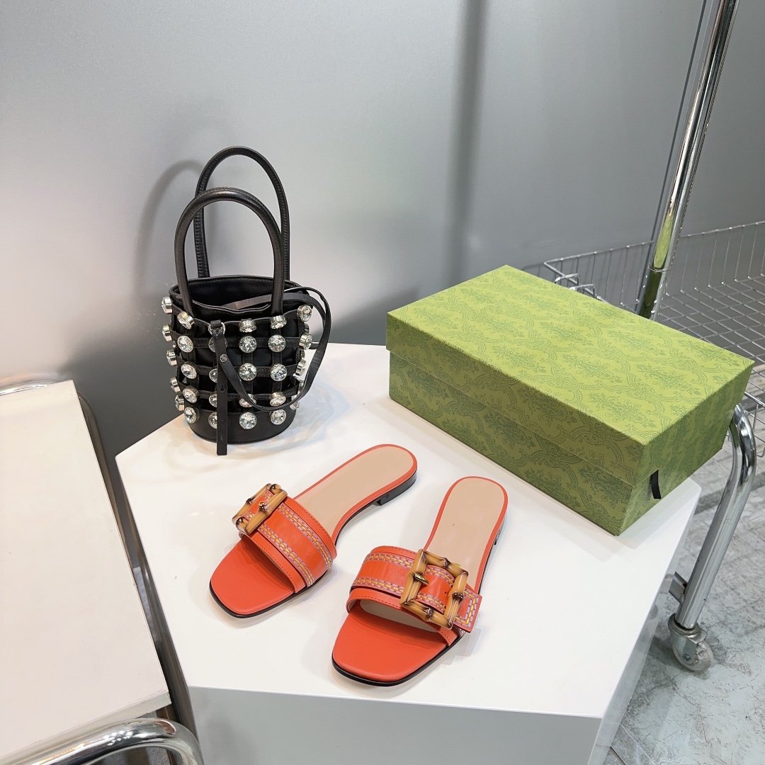 GUCCI BAMBOO BUCKLE FLAT SANDALS ORANGE