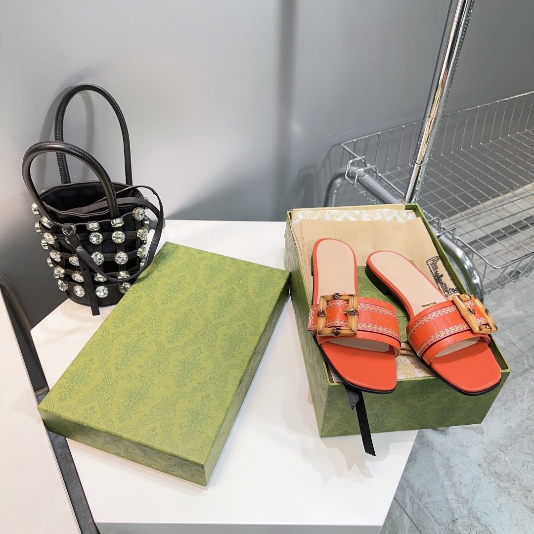 GUCCI BAMBOO BUCKLE FLAT SANDALS ORANGE