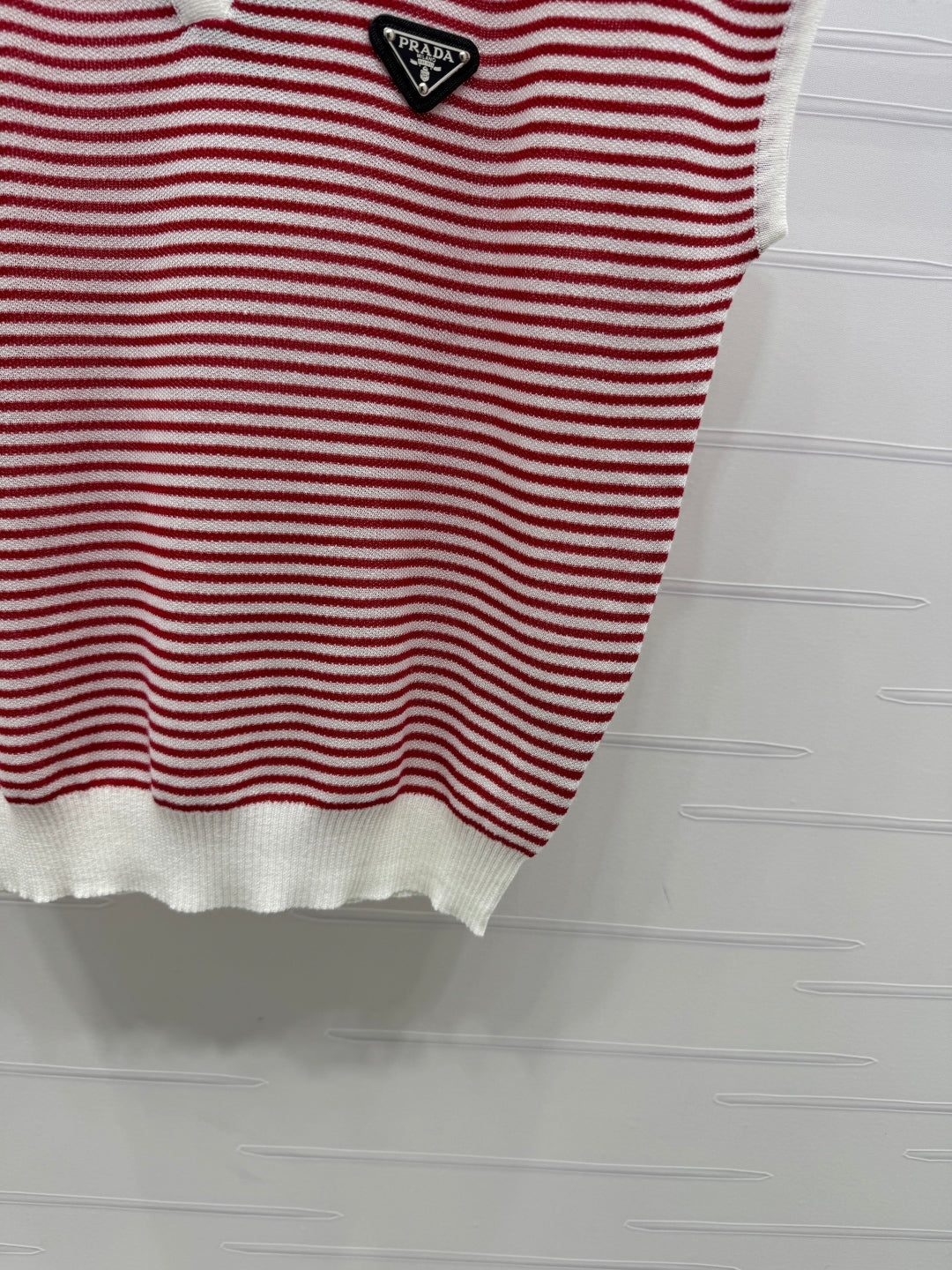 PRADA D 25S STRIPED V-NECK KNITTED VEST 264127