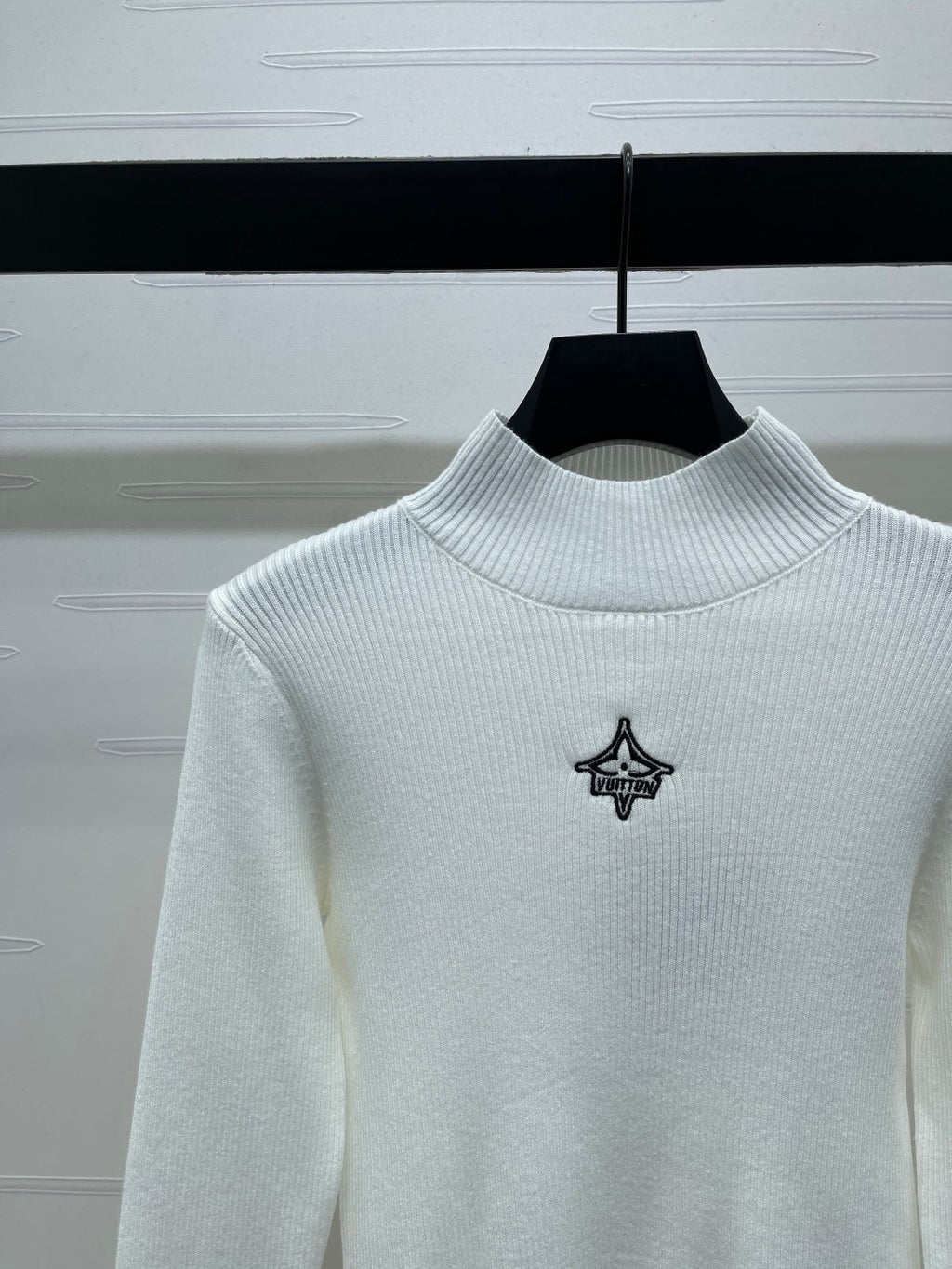 LOUIS VUITTON LV 25S LOGO-EMBROIDERED SWEATER 0088