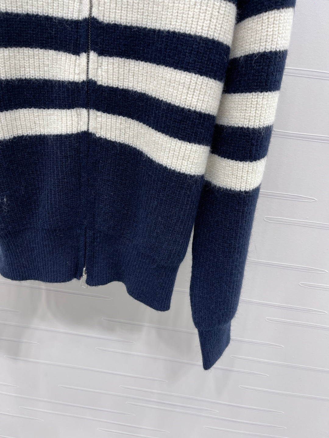 MIUMIU CARDIGAN STYLE 527