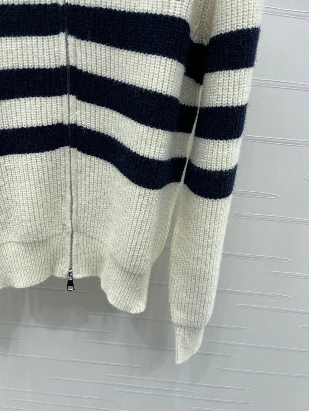 MIUMIU CARDIGAN STYLE 526