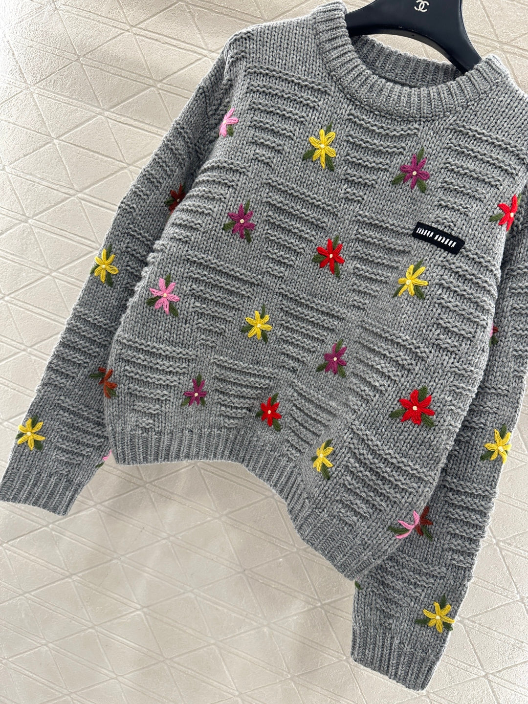 MIUMIU SWEATER STYLE 822