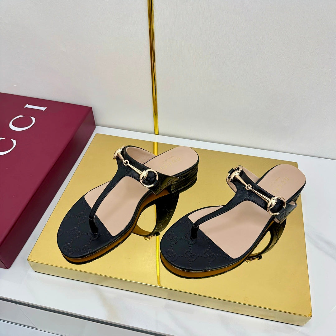 GUCCI THONG SANDALS 25S IN BLACK LAMBSKIN WITH GOLD HARDWARE