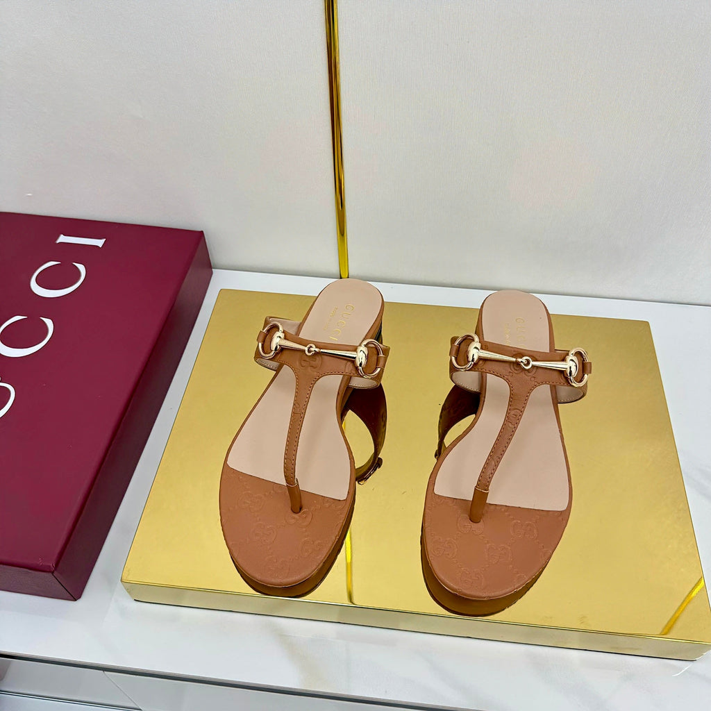 GUCCI THONG SANDALS IN BROWN LAMBSKIN PRINTED LOGO WITH GOLD HARDWARE