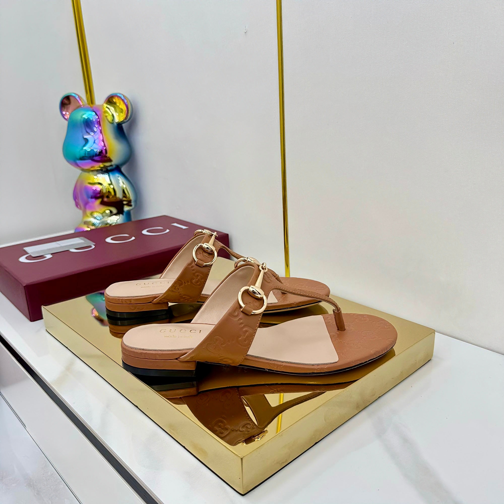 GUCCI THONG SANDALS IN BROWN LAMBSKIN PRINTED LOGO WITH GOLD HARDWARE