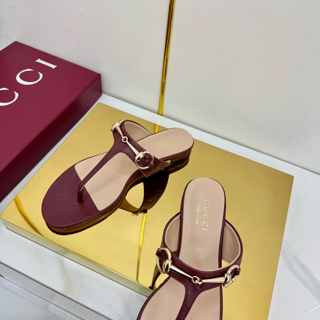 GUCCI THONG SANDALS IN RED LAMBSKIN PRINTED LOGO WITH GOLD HARDWARE