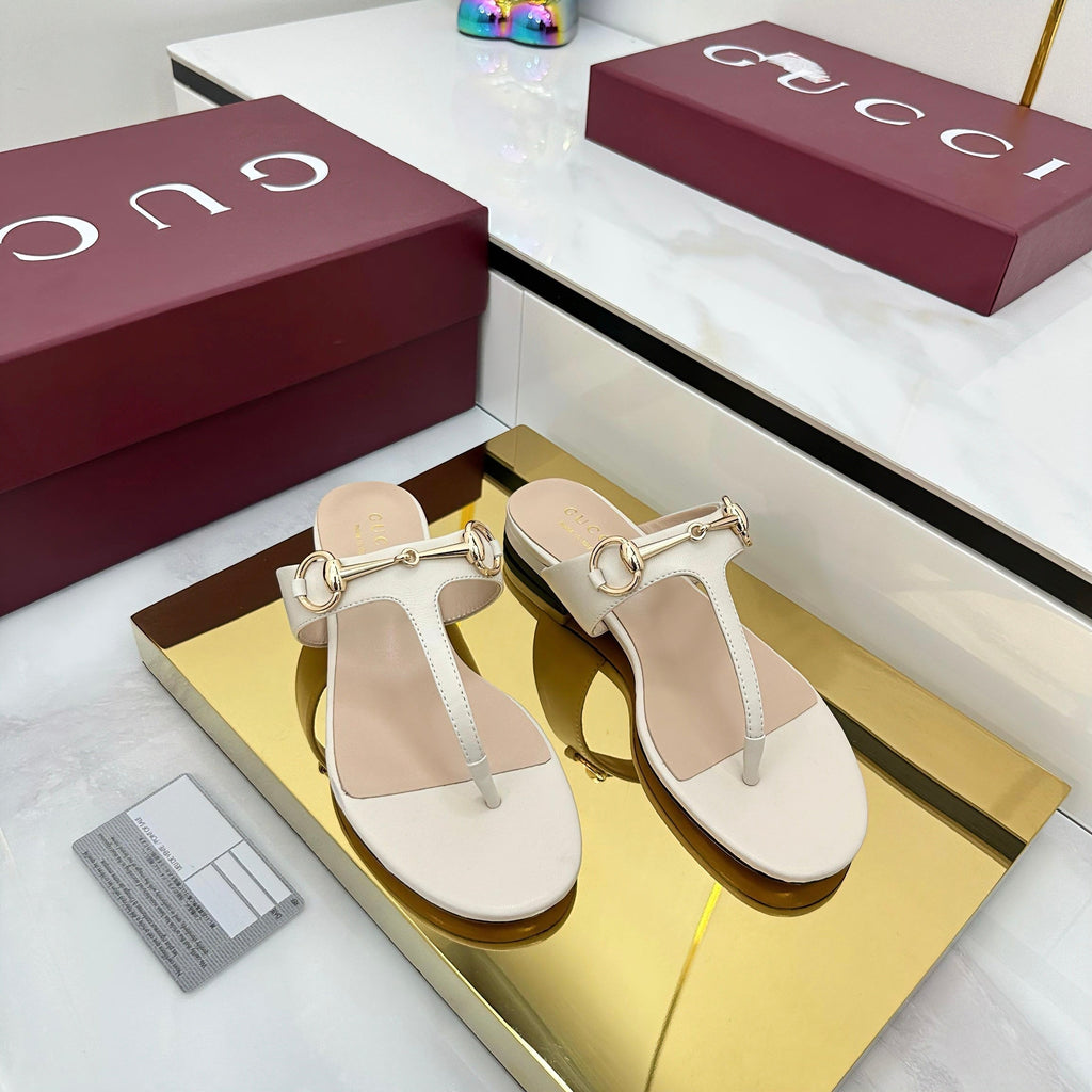 GUCCI THONG SANDALS IN CREAM WHITE LAMBSKIN WITH GOLD HARDWARE