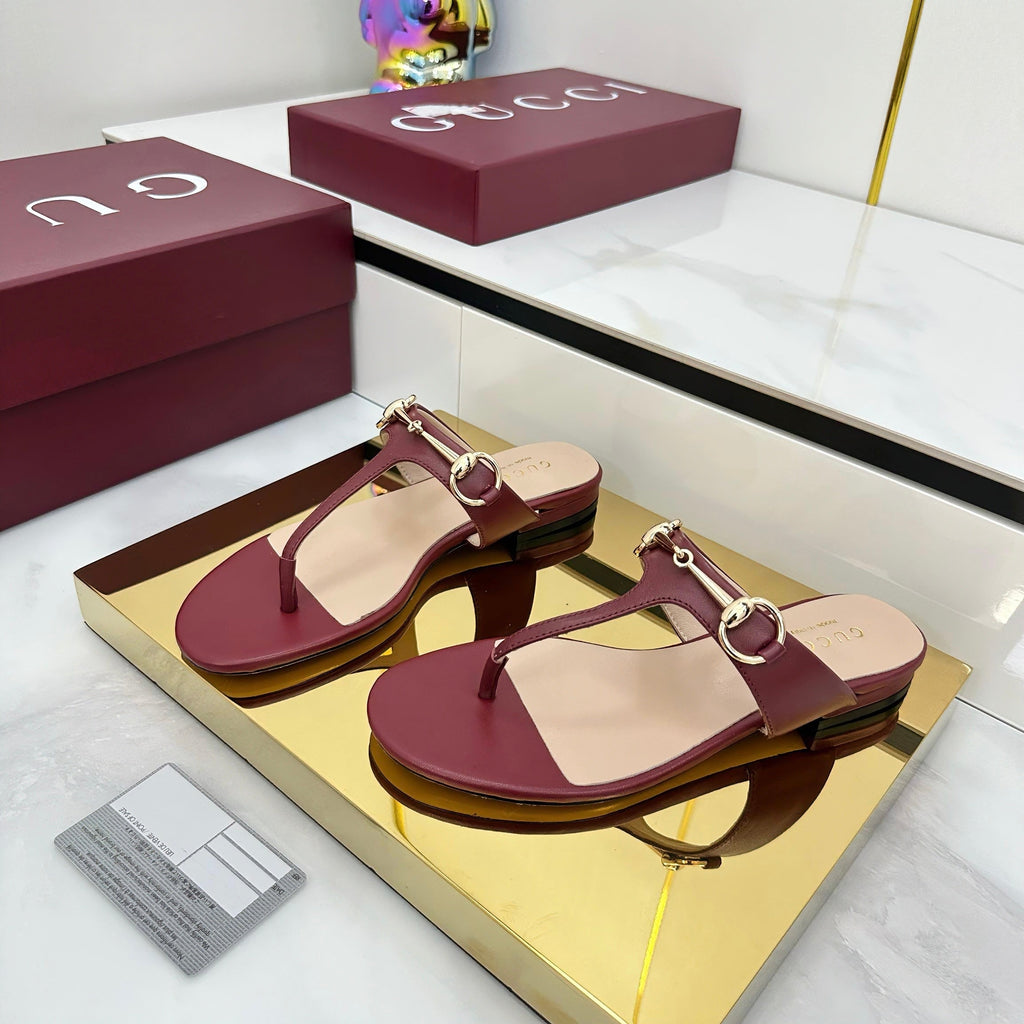 GUCCI THONG SANDALS IN RED LAMBSKIN WITH GOLD HARDWARE