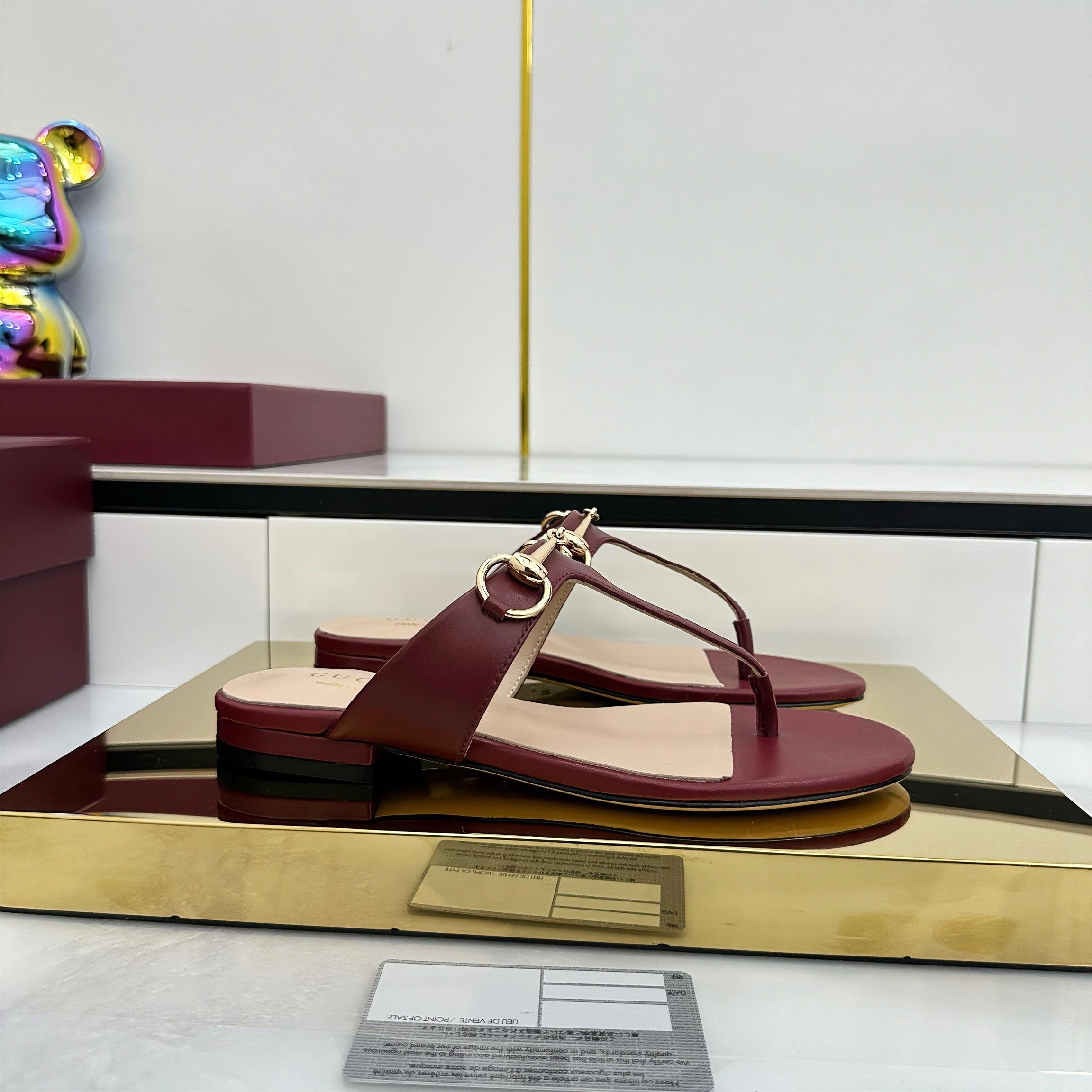 GUCCI THONG SANDALS IN RED LAMBSKIN WITH GOLD HARDWARE