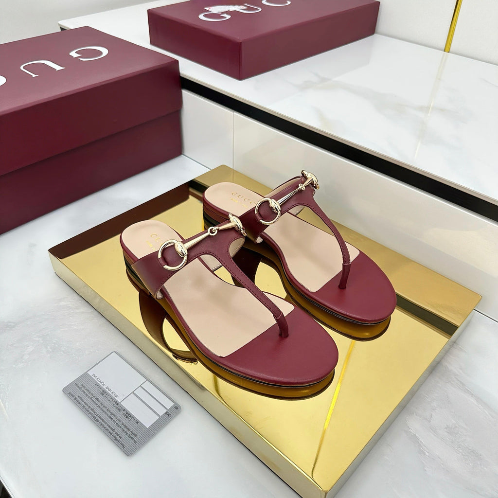 GUCCI THONG SANDALS IN RED LAMBSKIN WITH GOLD HARDWARE