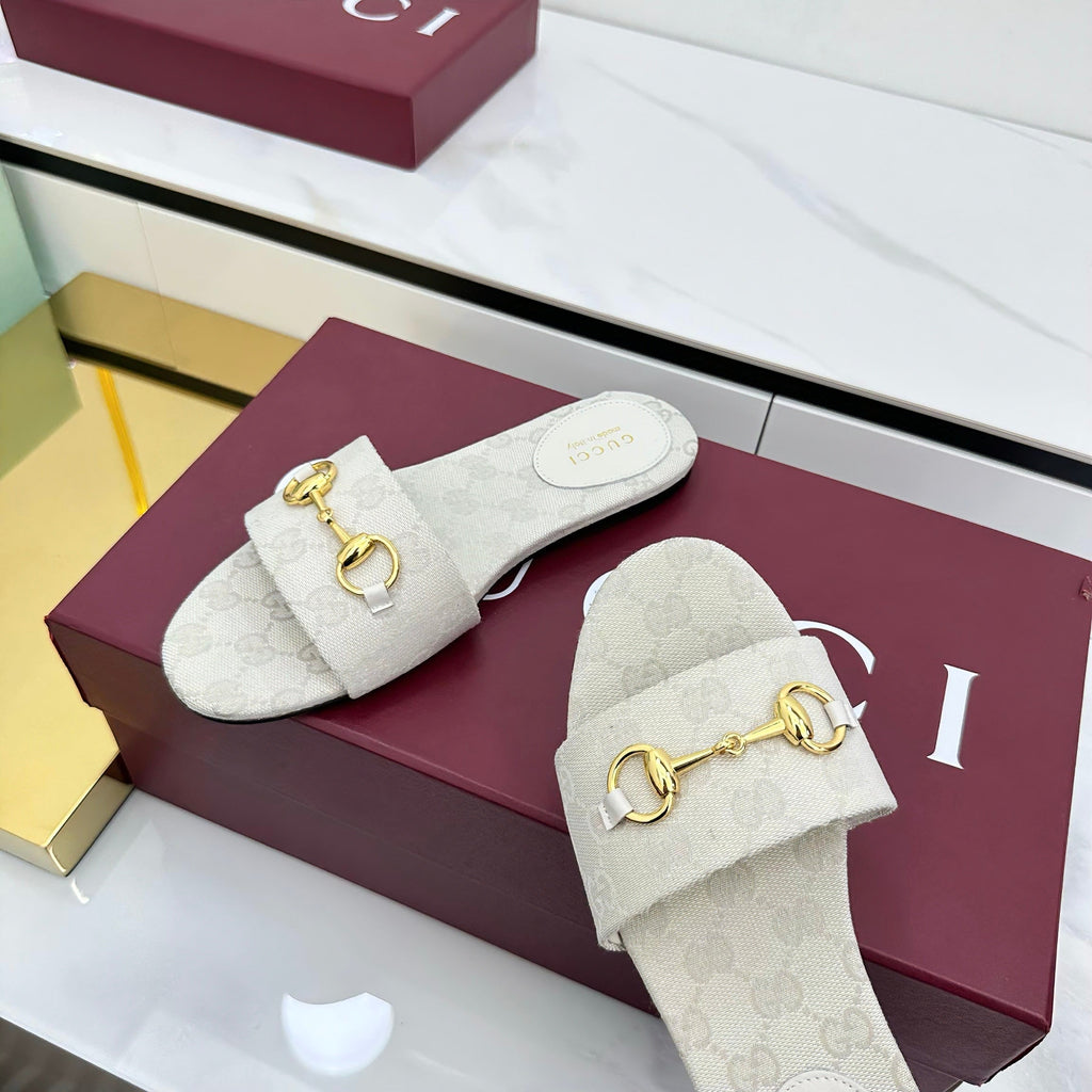 GUCCI SLIDES IN IVORY WITH GOLD HARDWARE