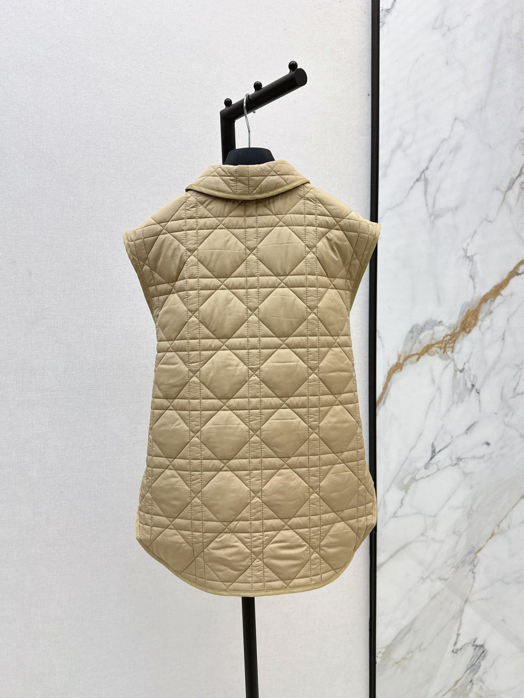 DIOR 25S SLEEVELESS QUILTED VEST 527
