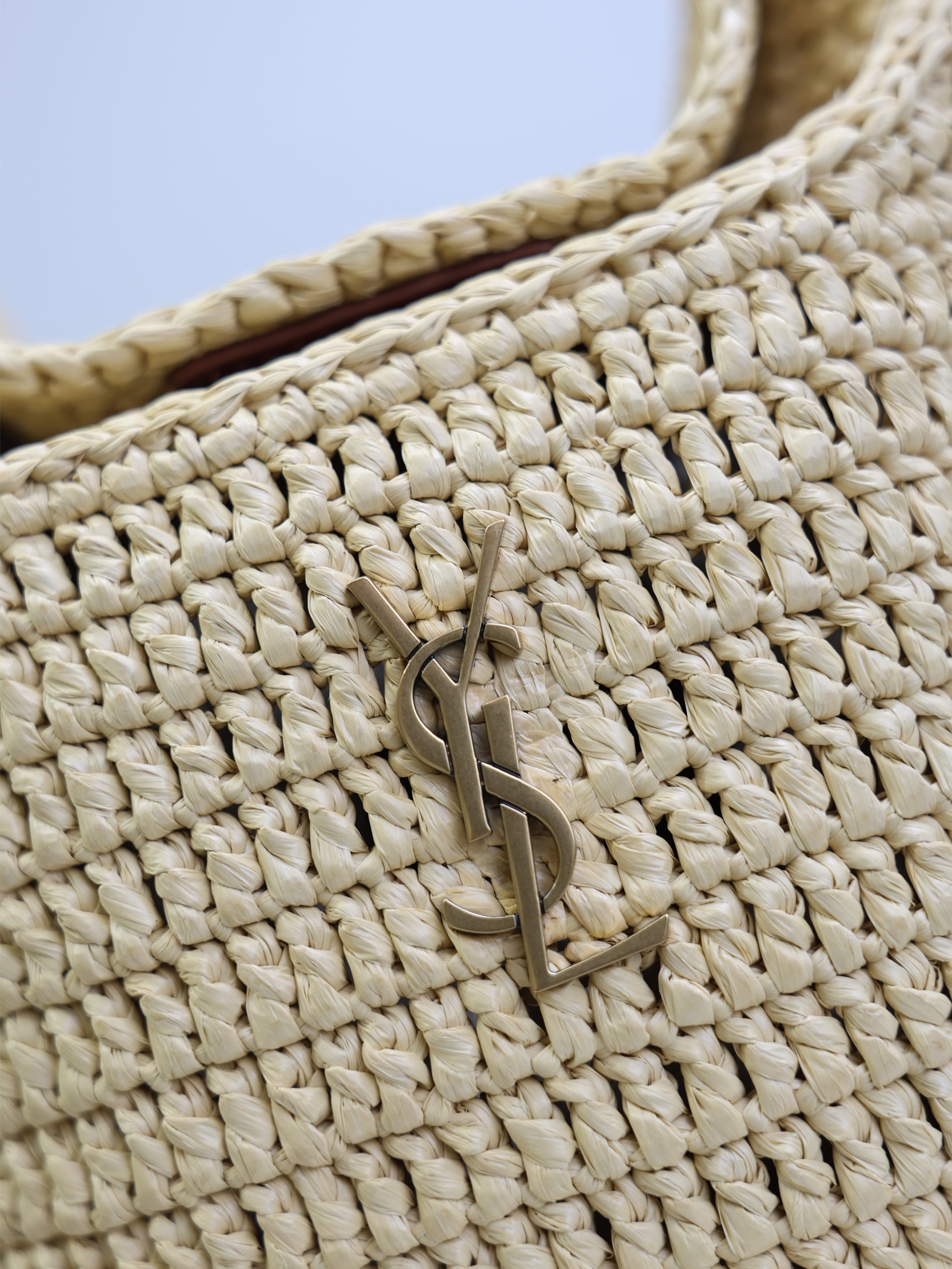 YSL 25S GABY BUCKET BAG 19 IN RAFFIA AND CALFSKIN GOLD HARDWARE