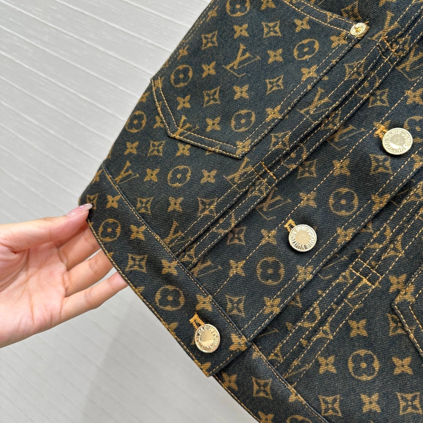 LOUIS VUITTON LV  DENIM SLEEVELESS TOP WITH LOGO 264405