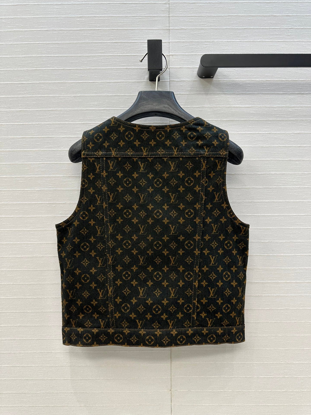 LOUIS VUITTON LV  DENIM SLEEVELESS TOP WITH LOGO 264405