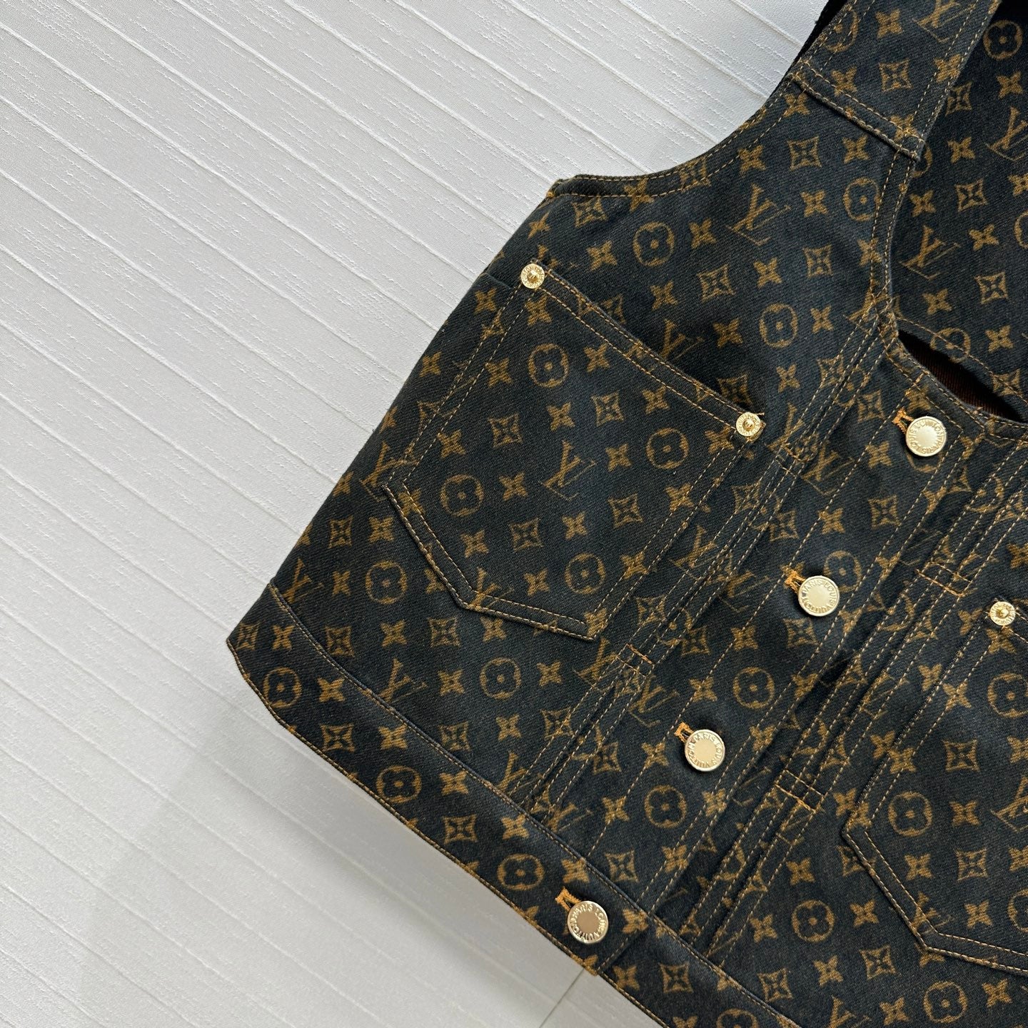 LOUIS VUITTON LV  DENIM SLEEVELESS TOP WITH LOGO 264405