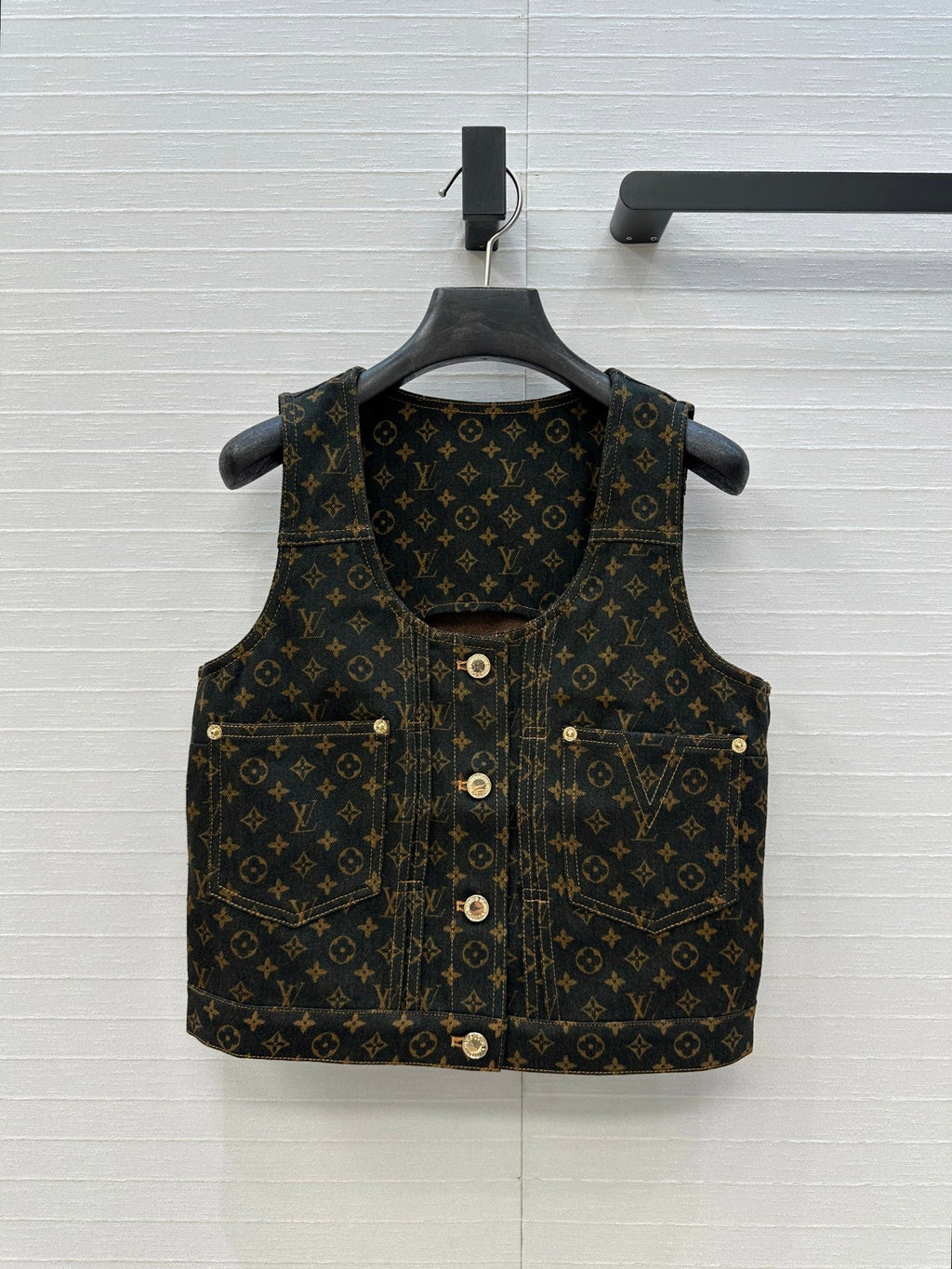 LOUIS VUITTON LV  DENIM SLEEVELESS TOP WITH LOGO 264405