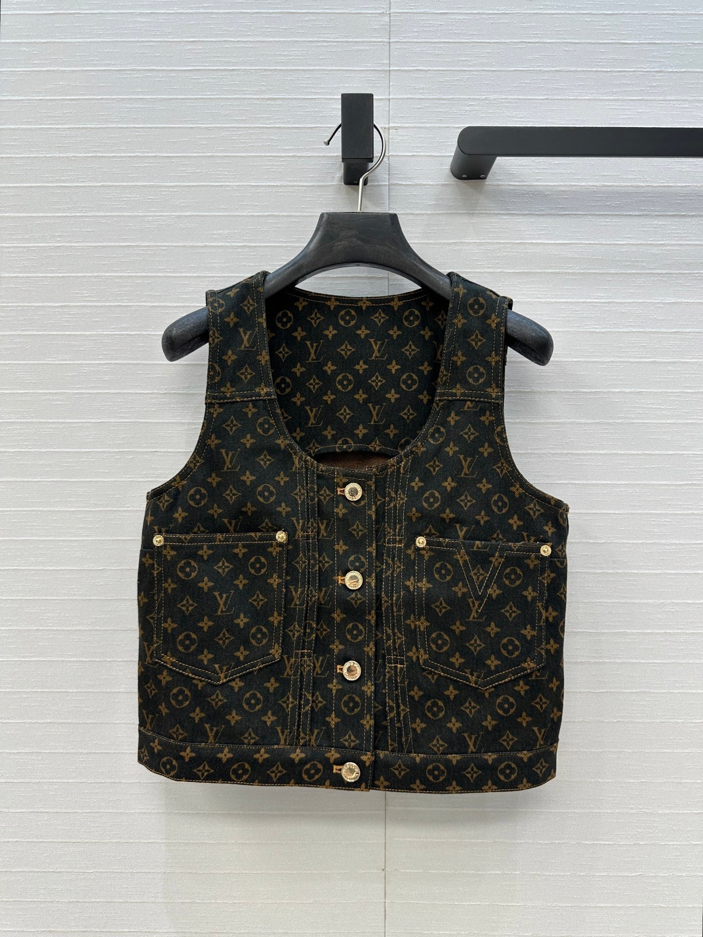 LOUIS VUITTON LV  DENIM SLEEVELESS TOP WITH LOGO 264405
