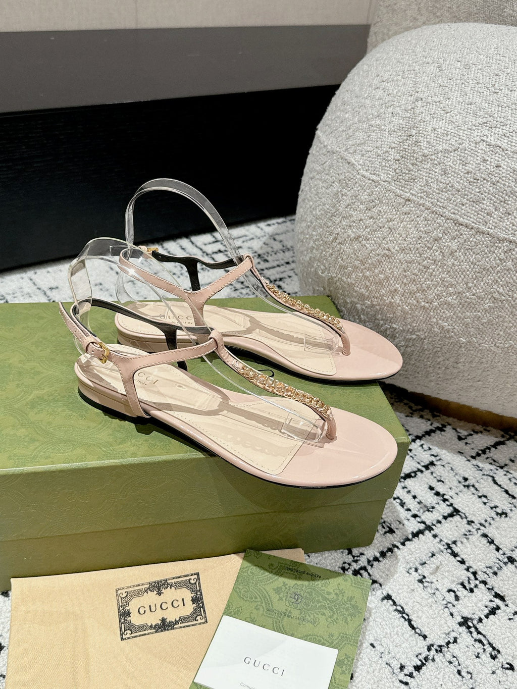 GUCCI THONG SANDAL IN ALMOND BEIGE CALFSKIN WITH GOLD HARDWARE