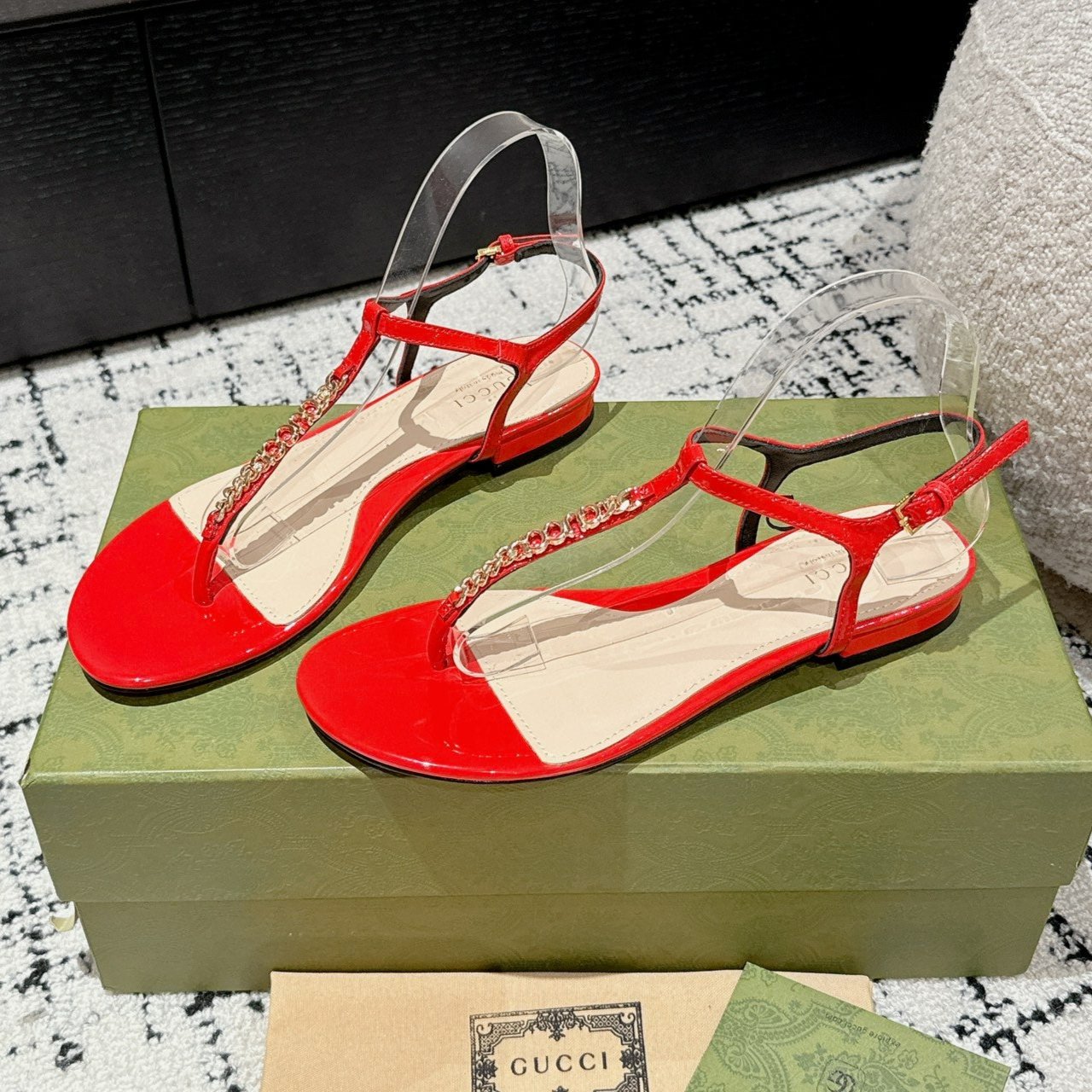 GUCCI THONG SANDAL IN CANDY RED CALFSKIN WITH GOLD HARDWARE