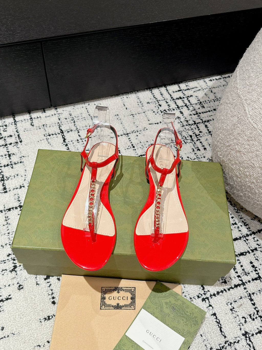 GUCCI THONG SANDAL IN CANDY RED CALFSKIN WITH GOLD HARDWARE
