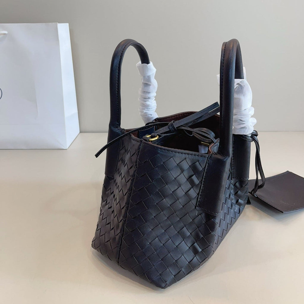 SMALL PINACOTECA TOTE BAG 25 IN BLACK CALFSKIN